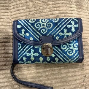 Stylish Blue Vera Bradley Patterned Women's Clutch